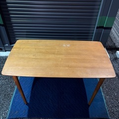 木製ダイニングテーブル（即日引取可能）の画像