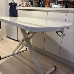 昇降式テーブルの画像