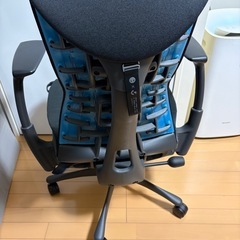 ハーマンミラー X ロジクールG エンボディゲーミングチェアの画像