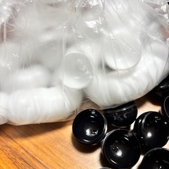 ガチャのカプセル3cm100個の画像