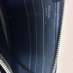PRADA 長財布　サフィアーノ　三角ロゴ　ラウンドファスナー　　　の画像