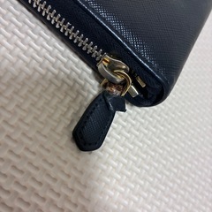 PRADA 長財布　サフィアーノ　三角ロゴ　ラウンドファスナー　　　の画像