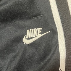 ナイキのジャージズボンの画像