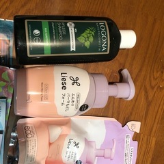 ロゴナエッセンシャルシャンプー、ふんわりパーマもどしフォーム、馬油、メザイク、アイテープ、入浴剤まとめ売りの画像