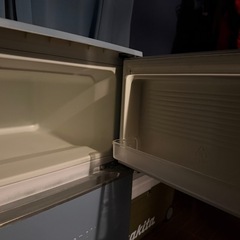 2018年製 HerbRelax　YRZ-C09B1　ヤマダ電機オリジナル　直冷式冷蔵庫　(90L)の画像