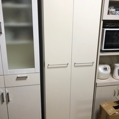 食器棚 パントリー？ レンジラックの画像