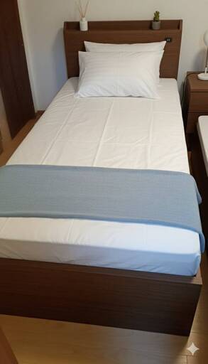 シングルベッドフレーム 2台セット／収納・コンセント付き／ブラウン木目／引き取り限定（大倉山）