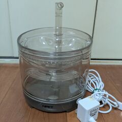 ネコ用トイレと自動給水機の画像