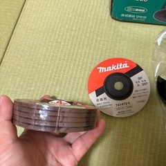 マキタ ディスクグラインダー 100mm 960W＜M965＞ 電源コード式、おまけ付き の画像