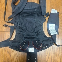 ergobaby 3ポジションADAPT （ブラック） オシャレ収納カバー付きの画像