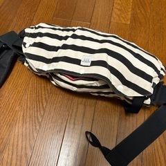 ergobaby 3ポジションADAPT （ブラック） オシャレ収納カバー付きの画像