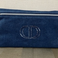 【新品】Diorノベルティデニムポーチ　紙袋付きの画像