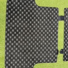ハイエース200系　デッキマット　ラバーフロアマット チェッカーパターンの画像