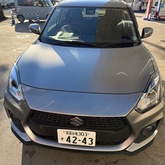 この新車は内装も外装も美しいので、ぜひご来店いただき、点検していただけます。目立った傷はありません。の画像