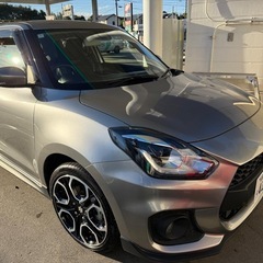 この新車は内装も外装も美しいので、ぜひご来店いただき、点検していただけます。目立った傷はありません。の画像