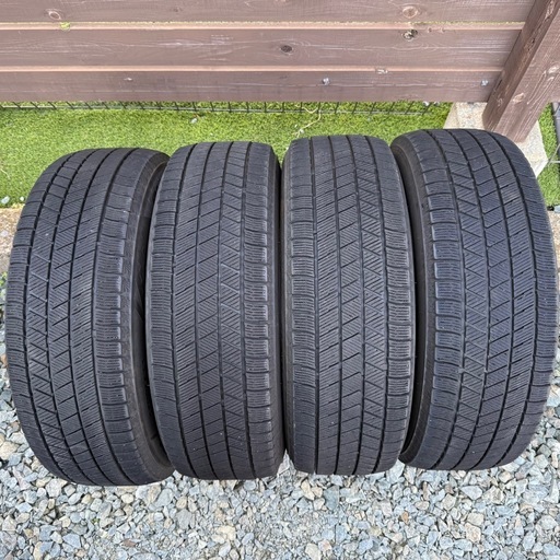 205/65R16ブリヂストンVRX3スタッドレスタイヤ　4本 アルファード ヴェルファイア ヤリスクロス