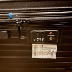 受け渡し予定者あり　
スーツケース　ブラック　 無料の画像