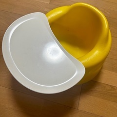 【美品】バンボ　イエロー　テーブル付き　ストラップとバッグ付き(未使用)の画像