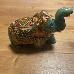 ボンベイストア　像のオブジェの画像