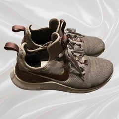 NIKE ナイキ　スニーカー　23cm  レディース　グレーの画像