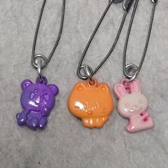 昭和レトロ キャラクター ピン パンダ うさぎ 猫 当時物 ピンブローチ 雑貨の画像