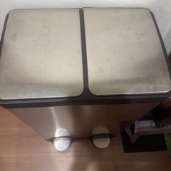 ステンレスゴミ箱の画像