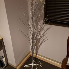 白いクリスマスツリー【無料】の画像