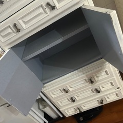 アンティーク棚の画像