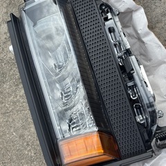 ほぼ新車外し ランクル 250 純正ヘッドライト 左右 角目の画像