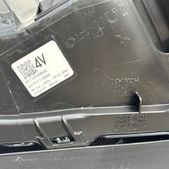 ほぼ新車外し ランクル 250 純正ヘッドライト 左右 角目の画像