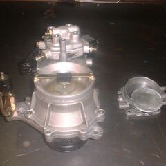 Mベンツ―190E-16Vスロツトル加工済みインジェクション取付実施中の画像