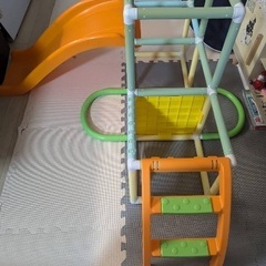 アンパンマン　ジャングルジム　滑り台　遊具　幼児の画像