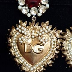 ドルチェ＆ガッバーナ ディヴォーション　イヤリングです。の画像