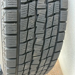 ホイール付きスタッドレスタイヤの画像