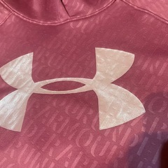 【中古】Under Armour キッズパーカー フード付き　サイズYLG ピンクの画像