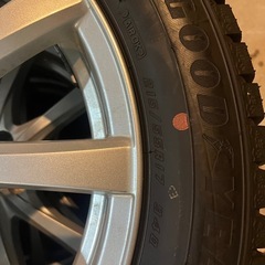 スタッドレスタイヤ　カムリ　クラウン　新型ノア　ヴォクシーの画像