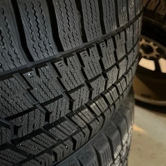 スタッドレスタイヤ　カムリ　クラウン　新型ノア　ヴォクシーの画像