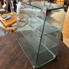 お取り引き予定者が決まりました　ガラスのショーケースの画像