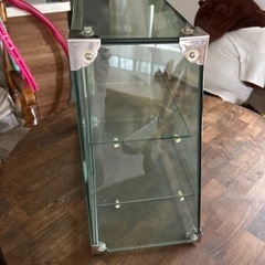 お取り引き予定者が決まりました　ガラスのショーケースの画像