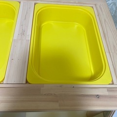 IKEA フリサット 子供作業机の画像