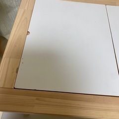 IKEA フリサット 子供作業机の画像