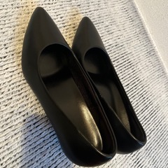 ［お譲り先決まりました］ほぼ新品マシュマロパンプス　23.5の画像