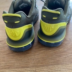 美品　NIKEナイキ　エアマックス　カーキ　の画像