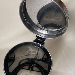 足踏み ペダル式 ダストボックス ゴミ箱 ごみ箱 蓋付き クロームカラー 中古品  の画像