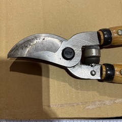 植木用長枝剪定はさみ
の画像