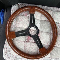 ウッドのステアリングの画像