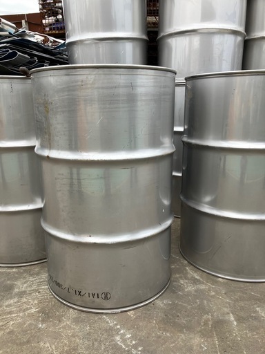 钢 製 のドラム 缶