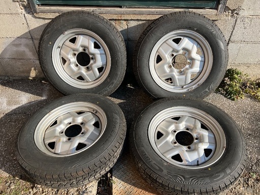 24年製　スタッドレスタイヤ　ja11 ジムニー