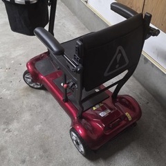 アクティブシニア向けの折畳 電動セニアカー シニアカー・鍵付き・コンパクト・安定・可愛い ♡ おしゃれなかご取り外し・トランクに入る・買物に便利の画像