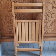 折りたたみ椅子の画像